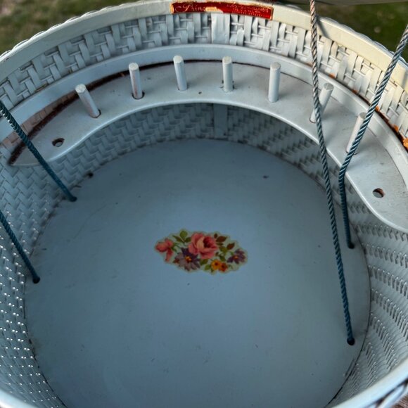 Sewing Basket Vintage 1940s Floral Lid Made in Algonquin Illinois Vintage MCM - Picture 6 of 12